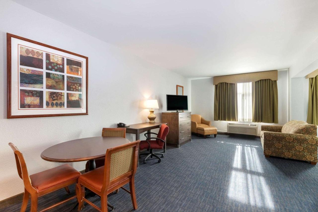 Hotel La Quinta By Wyndham Omaha Airport Downtown Carter Lake Exterior foto